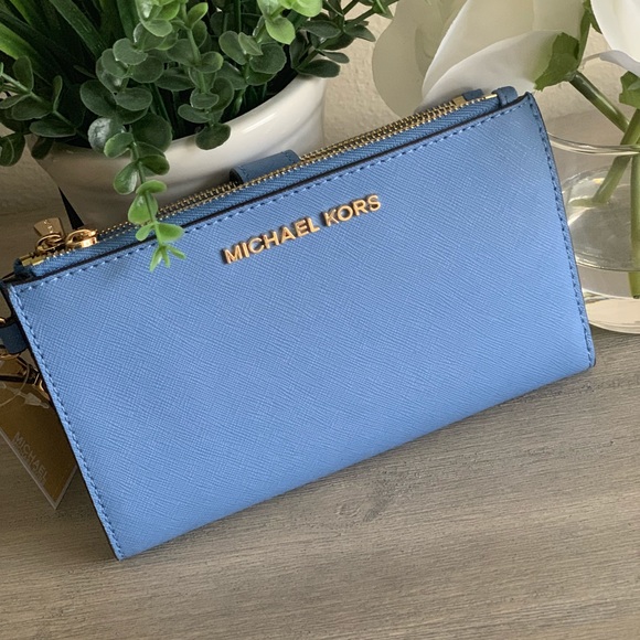 Michael Kors wristlet - Picture 2 of 7